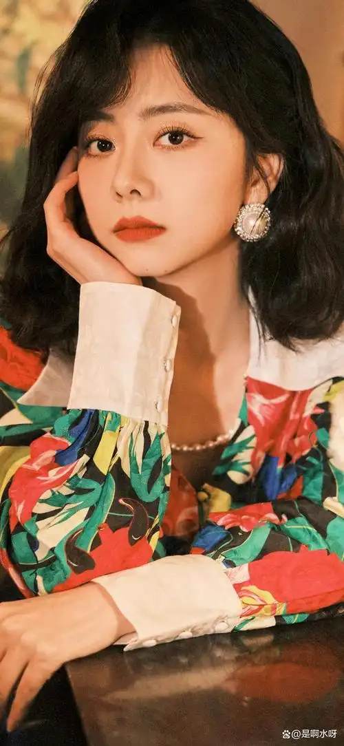 谭松韵(艺名seven,1990年5月31日出生)是中国内地的女演员.