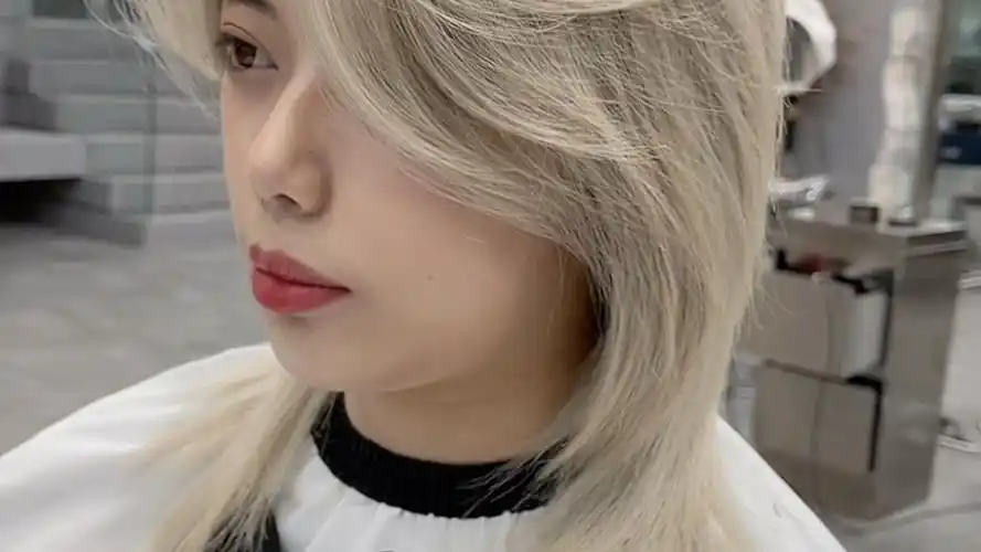 白金色鲻鱼头女生短发推荐