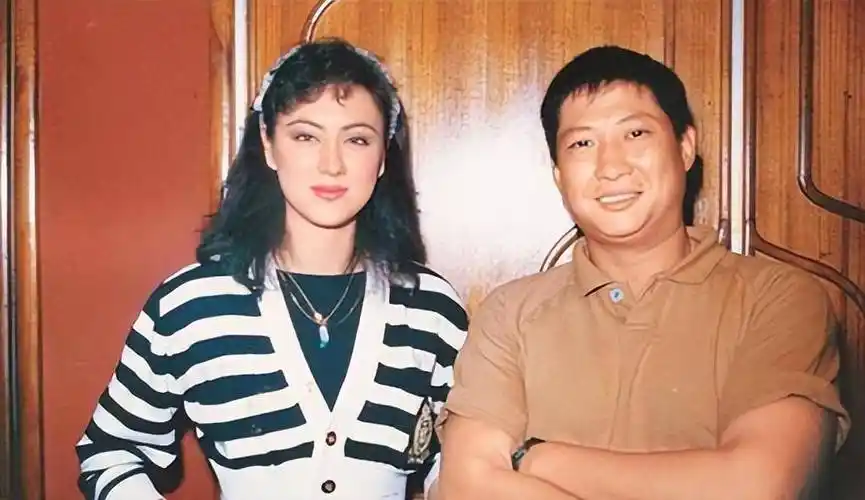 武侠巨星洪金宝:跟家人现身菜市场 strong> /p> p>洪金宝 /strong>,瘦