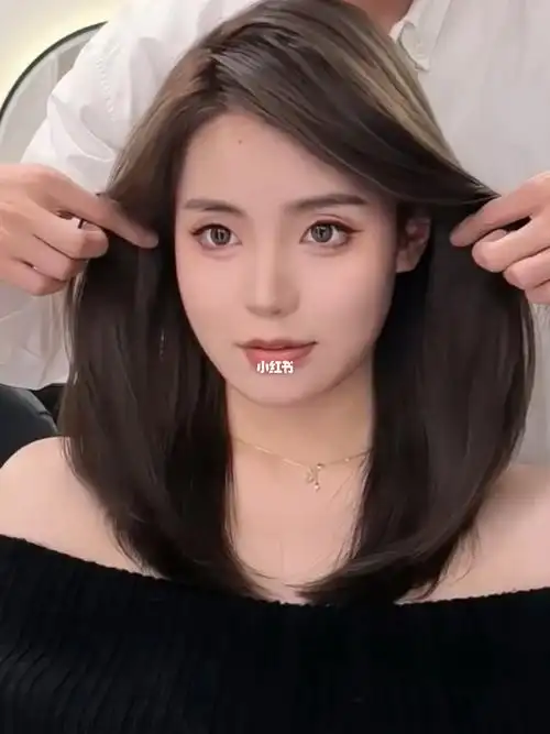 方脸女生适合的锁骨发