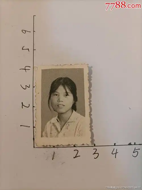 80年代女士证件照