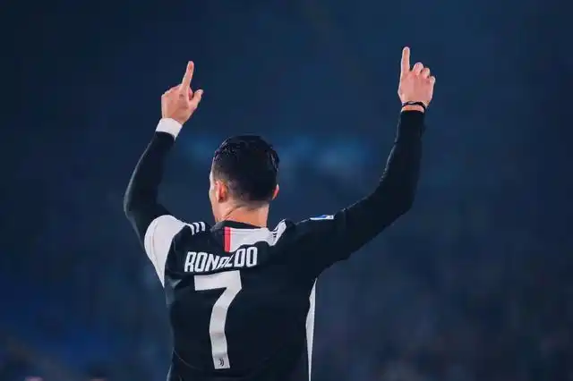 c罗王者跑位虐青铜,膝盖痊愈后状态回归,连续四场破门创新记录