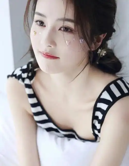 白鹿的身材好有料啊!长相清纯!美人美图!