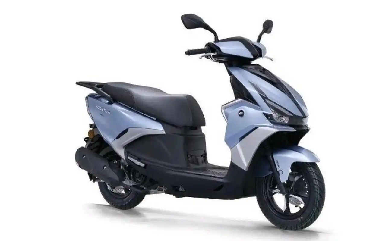 qj鸿125车型解读 国产摩托车内卷的战火,已经燃烧到125小踏板市场了.