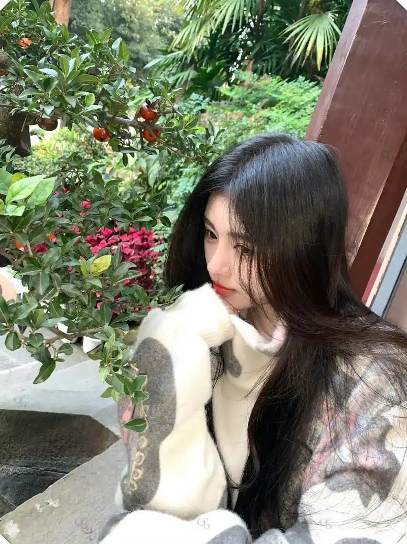 冬日氛围感穿搭分享  鞠婧祎的两套私服都太有感觉了!