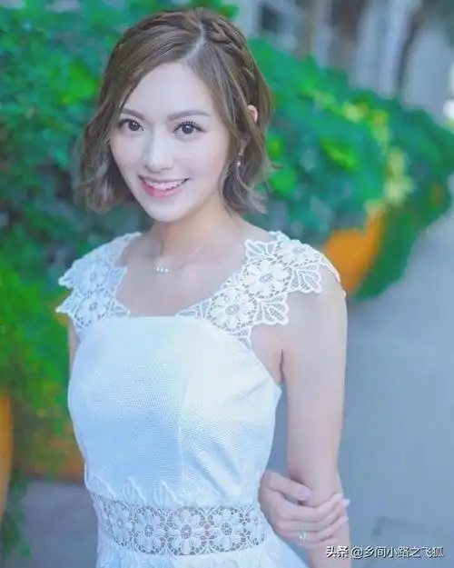 港姐冯盈盈突然戴闪爆钻戒,网友猜测疑被赌王儿子求婚