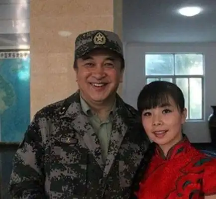 【图】王二妮老公李飞是哪里人 两人从此飞妮莫属