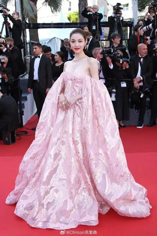 戛纳电影节#第三日红毯落幕,中国女星有钟楚曦/张天爱/奚梦瑶,男演员