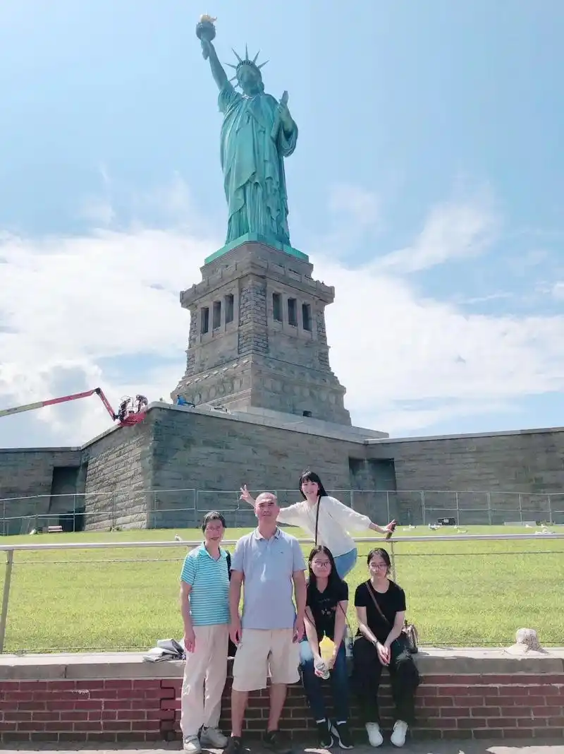 热门 自由女神像自由照耀世界,是位于美国纽约港自由岛的巨型 - 抖音