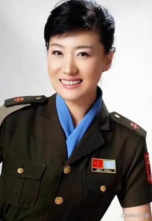 谭晶,无疑是歌坛的一颗璀璨明星,屡获大奖的光环加冕,被誉为"