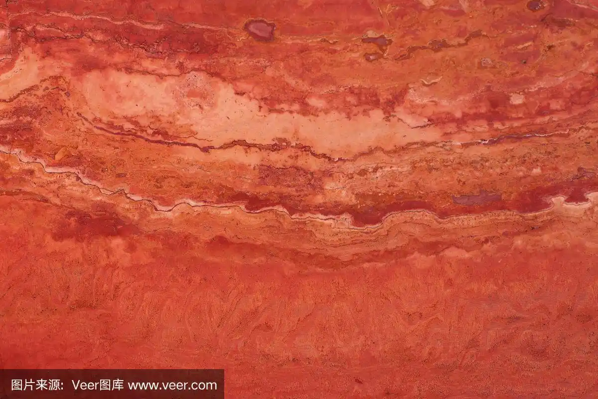 天然石的颜色为红色,石灰华的颜色为红色带纹路