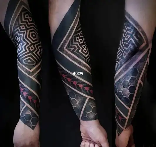 机械风格几何点刺纹身图案作