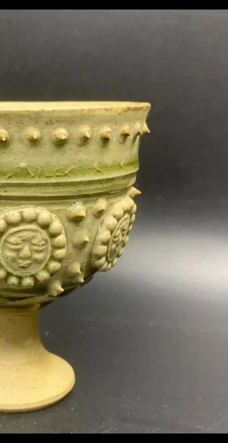唐代贴塑青釉高足杯,高9.7cm,直径8.9cm#鉴赏 #稀 - 抖音