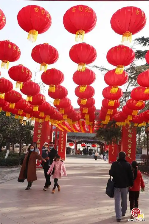 大红灯笼高高挂喜气洋洋迎新春