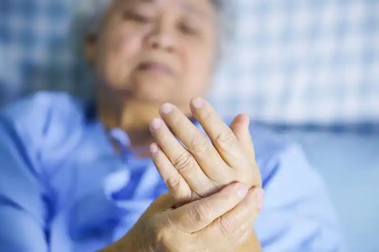 全国失能老人超4000万老人助浴师成热门新职业