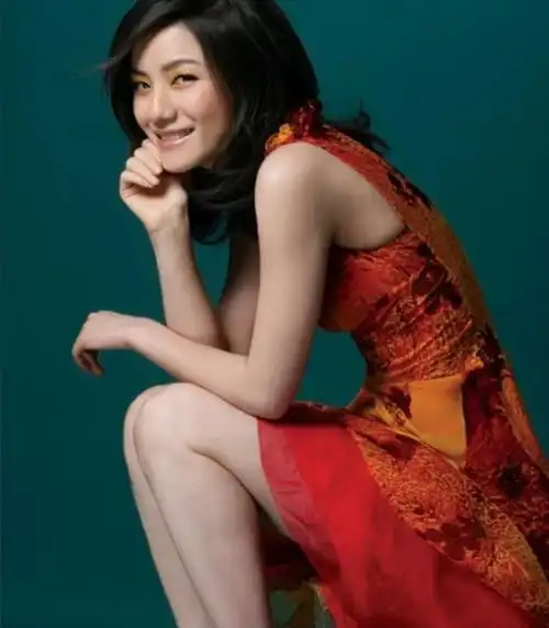 她事业当红时嫁小3岁老公,生一对帅气儿子,有过后悔却也很幸福