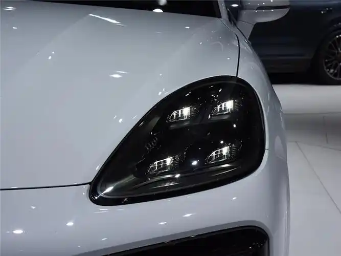 新款led大灯保时捷卡宴矩阵式熏黑总成大灯总成