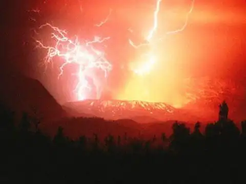 马提尼克岛培雷火山爆发加勒比海东部西印度群岛中的马提尼克岛,是