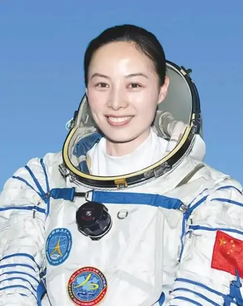 这高颜值完美碾压流量女星,堪称"最美嫦娥"!