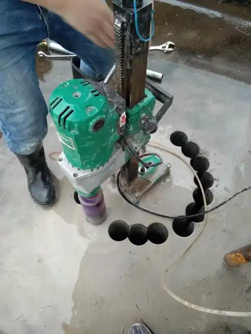 汉阳区月湖桥专业空调打孔钻孔,水钻热水器打孔钻孔