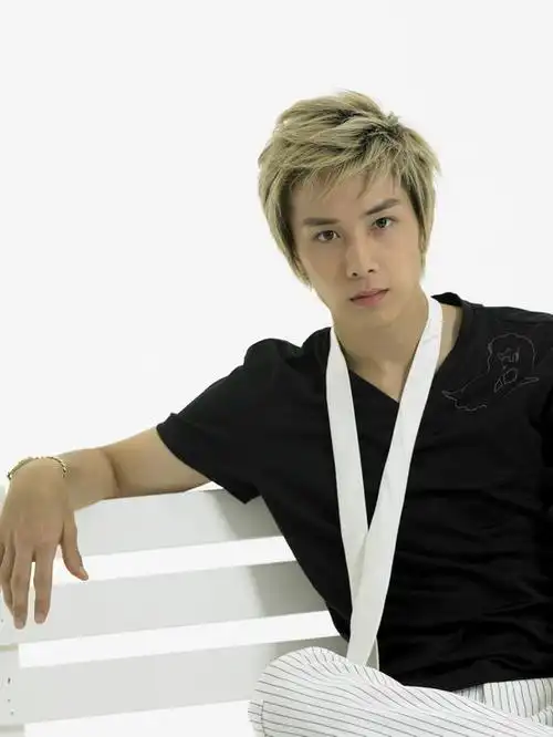 考古到了李承铉旧照,看看帅哥