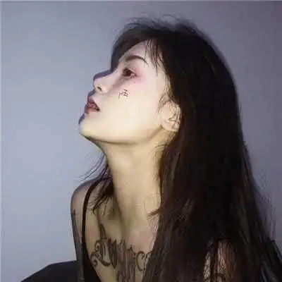 暗黑系真人高冷女生头像