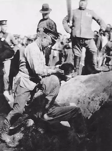 民国时期的老照片:还有普通百姓未剪掉丑陋的大辫子