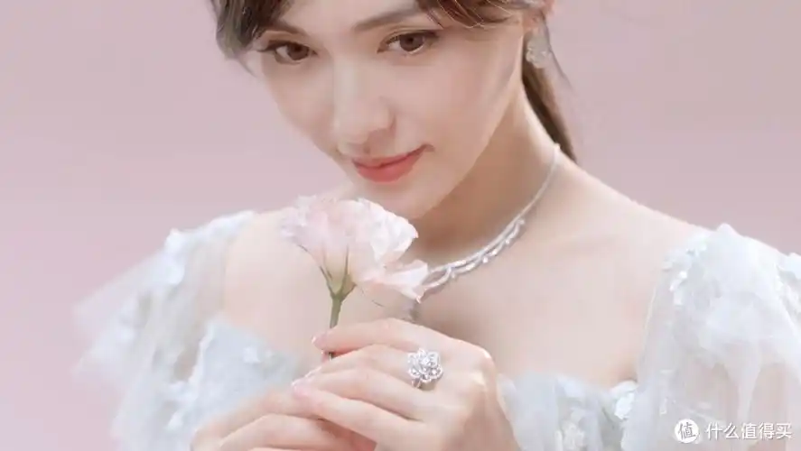 唐嫣担任六福珠宝全球代言人,为你带来不一样的"糖"!