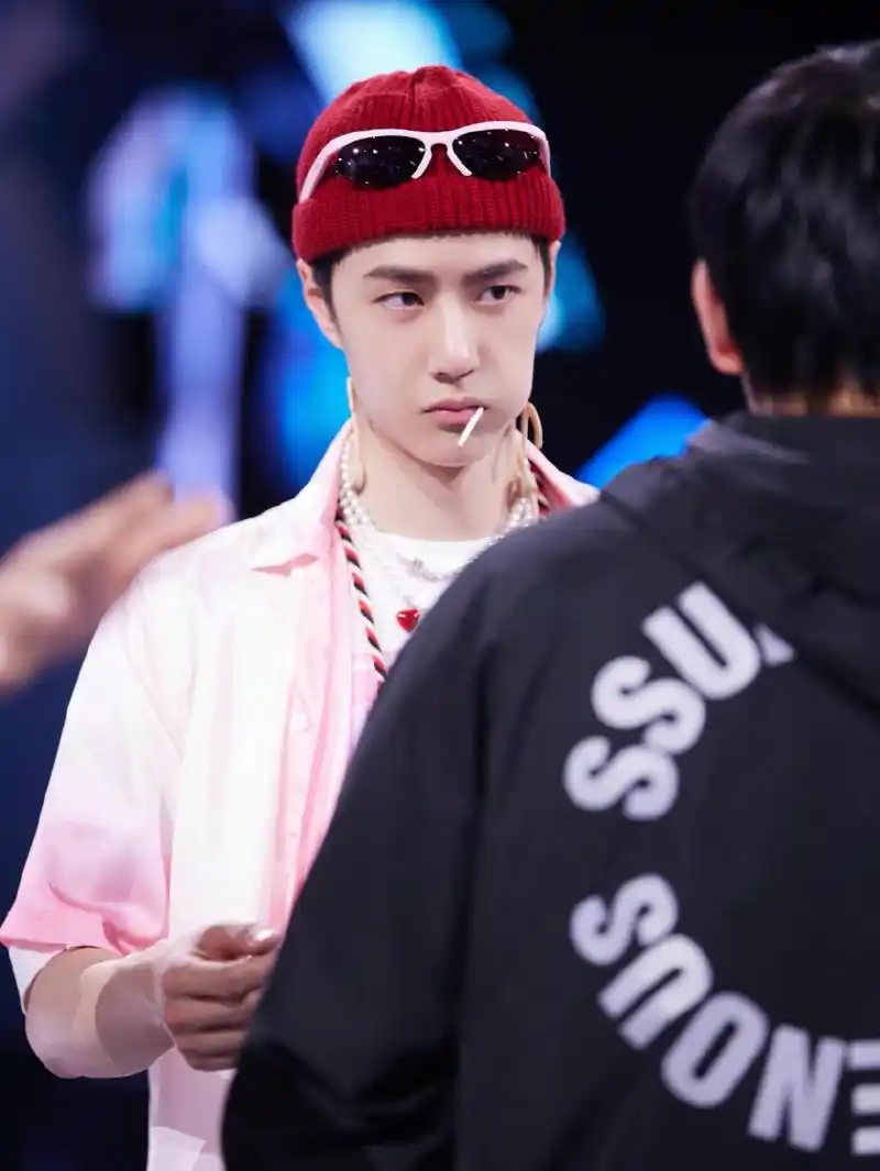 鸭脖是我吗?《这就是街舞》王一博在线玩梗,酷盖天生喜剧人