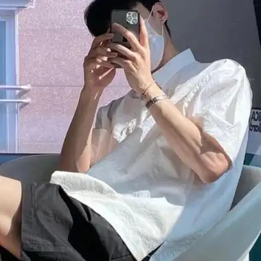 口罩男生侧脸帅气的真人头像 成熟阳光真实的口罩男生头像