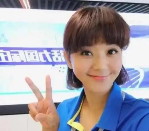 婚后不久方琼怀孕,两人的儿子杨浩森出生.