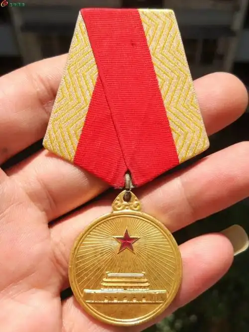 极品解放奖章一枚