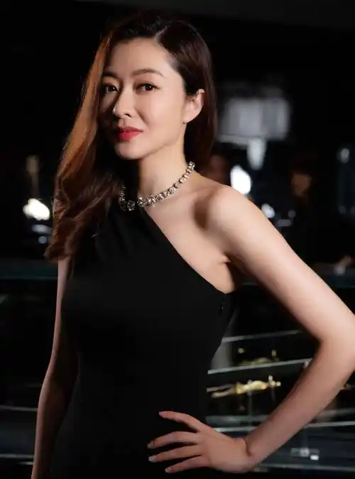 原创美女模特熊黛林高清写真美图身材凹凸有致气质优雅迷人