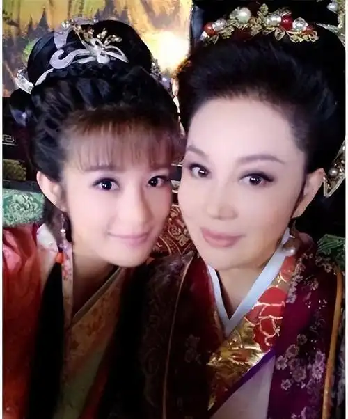 同时,他也期待未来邬靖靖能够因此获得更高的知名度.