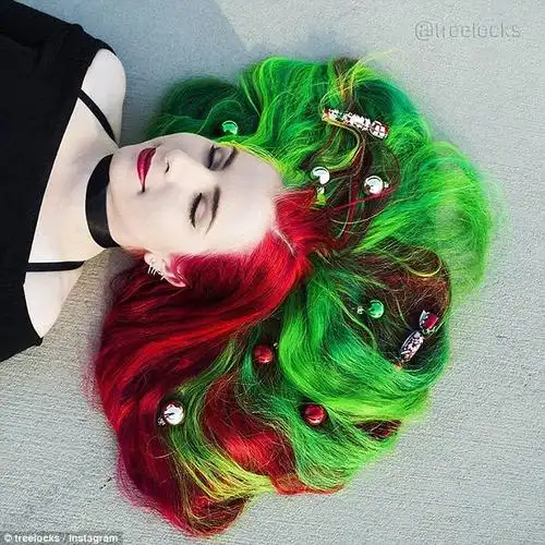 特丽莎补充道:"当我把头发染成红粉色时,有喜欢《海的女儿》的小