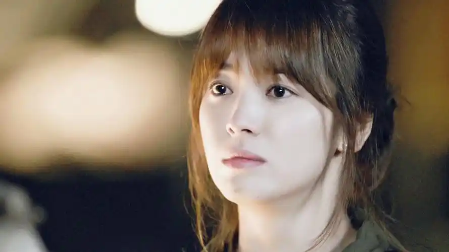 《太阳的后裔》宋慧乔姜暮烟剧照桌面壁纸图片下载