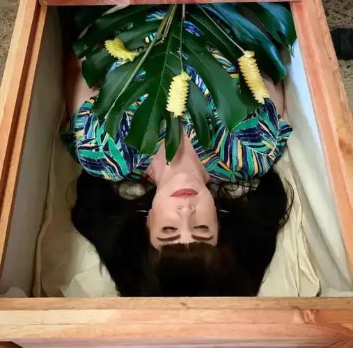 遗体堆肥的殡仪馆,他们想用"人体堆肥(human composting)"来替代火葬