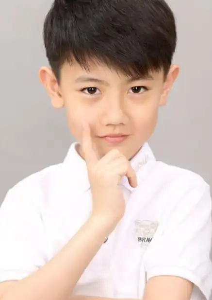 座出生日期:          2010年4月10日职业:          演员影人简介