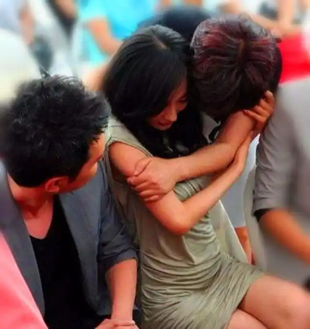 王力宏在参加陈慧琳的演唱会时,对陈慧琳上下其手公然袭胸撩妹,把