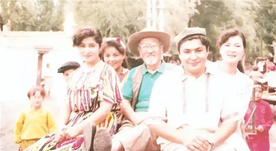 1941年,王洛宾回到兰州家中,出轨妻子问他:你今晚去哪儿住?