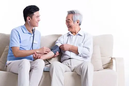 "三高"是人们对于高血脂,高血压,高血糖的一种简称,生活中"三高"人士