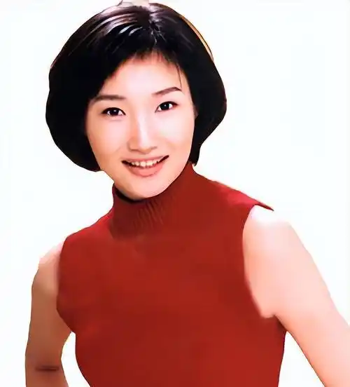 电视主持李梓萌:45岁仍未婚,婚恋成父母心病,风光背后有心酸_罗京