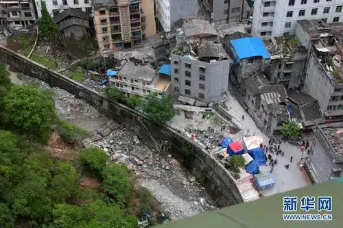 0级强烈地震后的第五天. 新华社记者 李刚 摄