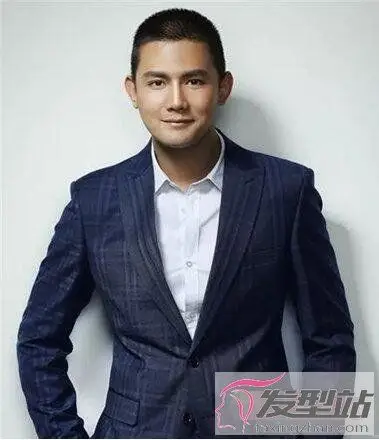 男生小平头好看的发型 简约洋气打造绅士范