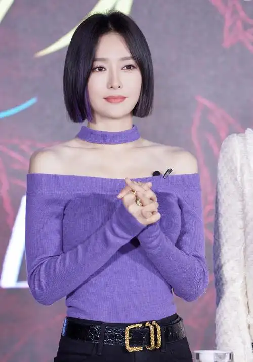 秦岚罕见短发造型今夏一刀切短发火了