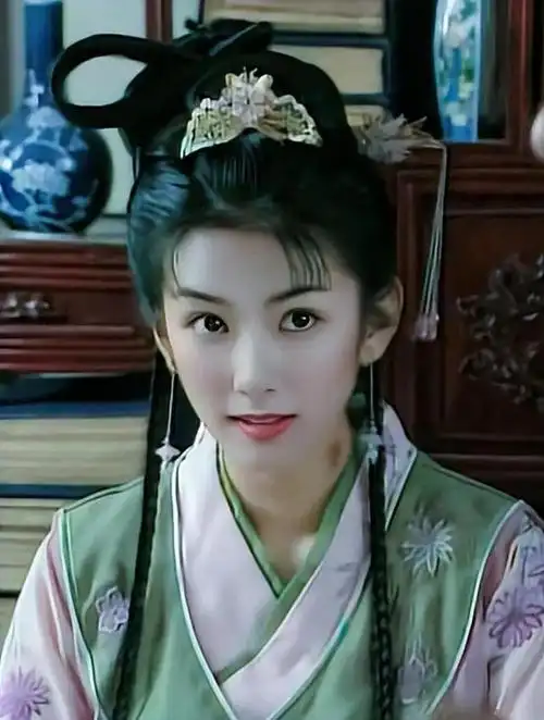 上错花轿嫁对郎盘点李玉湖的8套服装最后一套美如画