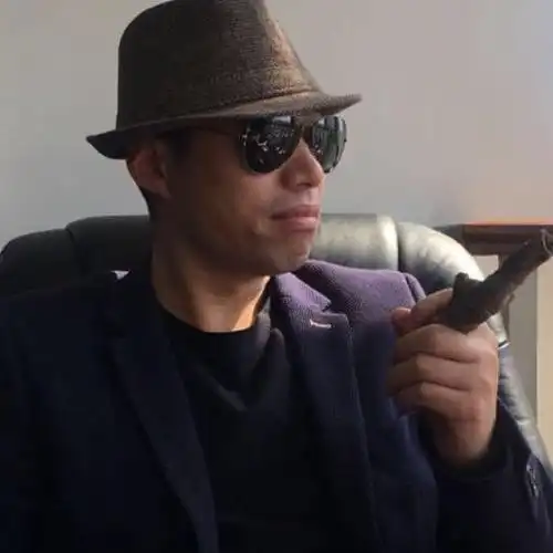 丑橘大星探 - 中俄混血美女演员 - tina 黄雅静 >#大学生来了#演员