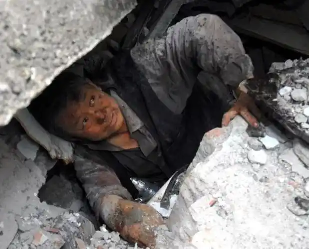 汶川地震,15位军人舍命从4999米高空盲跳救援,如今都是何职位?