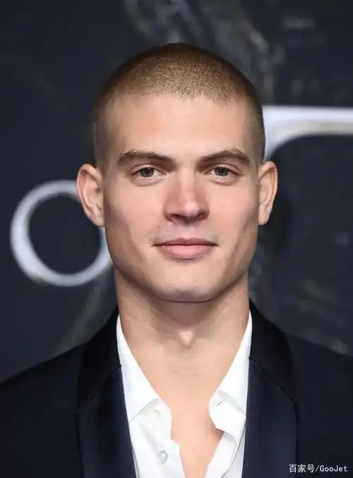 亚马逊热捧小鲜肉荷兰男演员乔舒亚·斯特拉多斯基