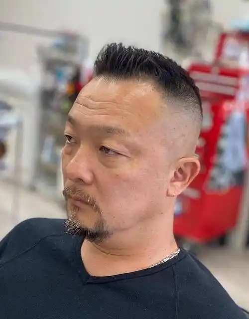 男人过了60岁,头发尽量少剪长发,平头,换成这些发型更儒雅帅气_男士